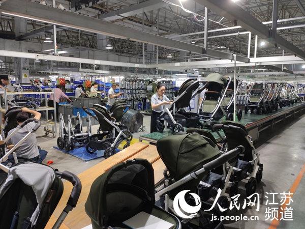 好孩子昆山工厂的童车生产线 图片由中国进出口银行江苏省分行提供
